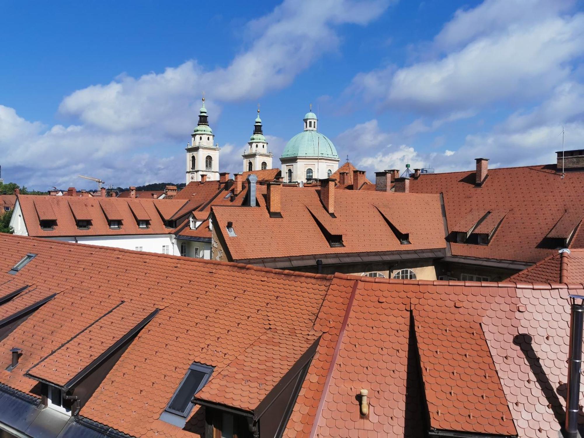 Under The Castle Apartments Любляна Экстерьер фото